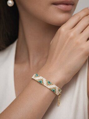 Handcrafted Loom Beaded Bracelet Native American Style White Gold and Teal Bead